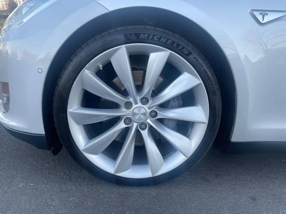 2014 Tesla Model S - Image 22 of 31