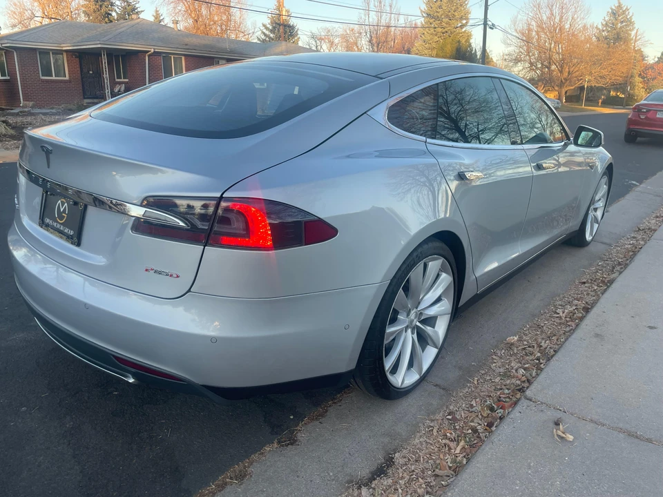 2014 Tesla Model S - Image 8 of 31