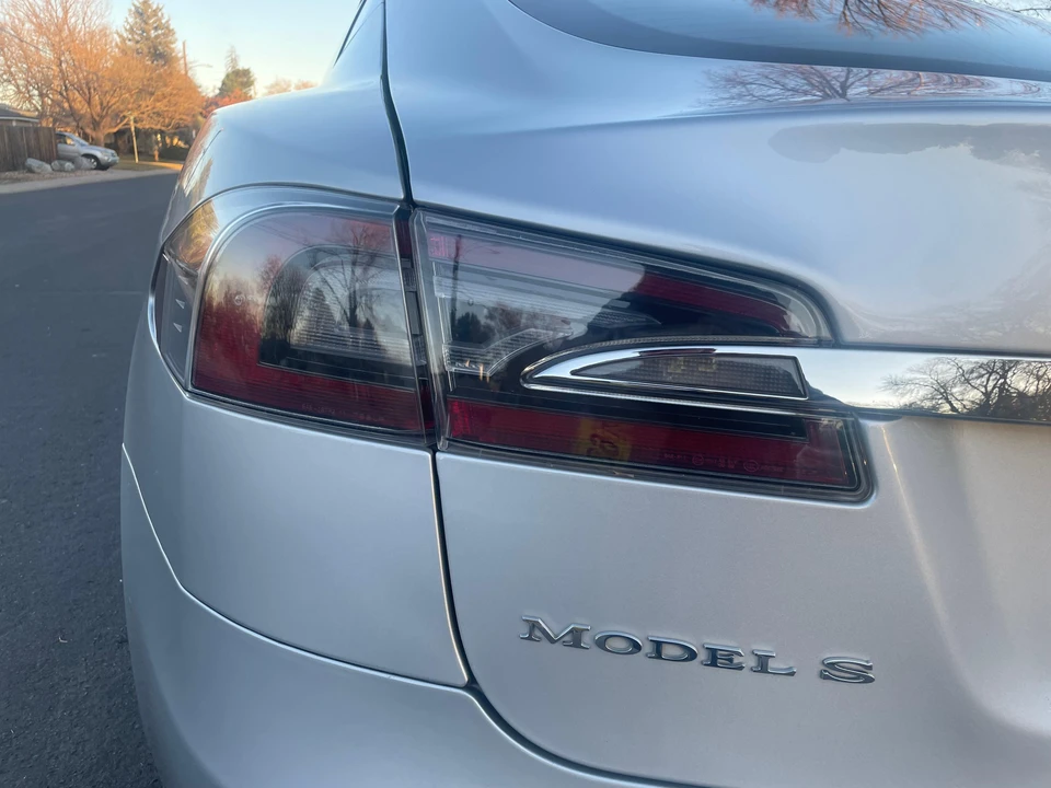 2014 Tesla Model S - Image 16 of 31