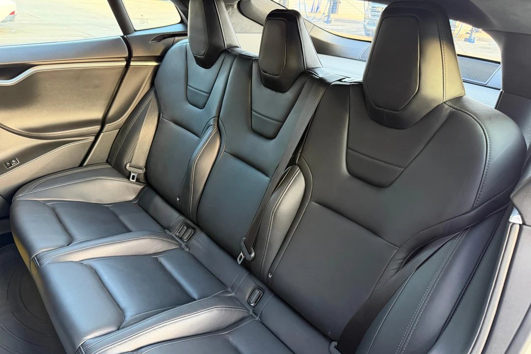 2014 Tesla Model S - Image 27 of 31