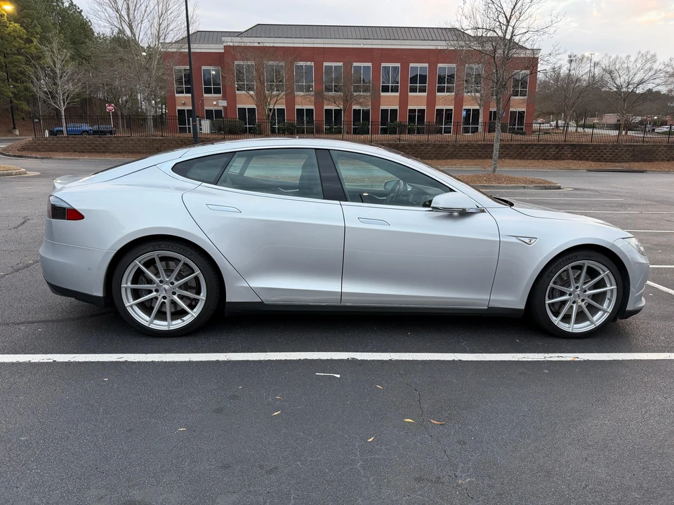 2014 Tesla Model S - Image 15 of 31