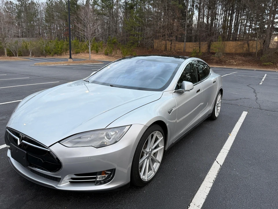 2014 Tesla Model S - Image 13 of 31