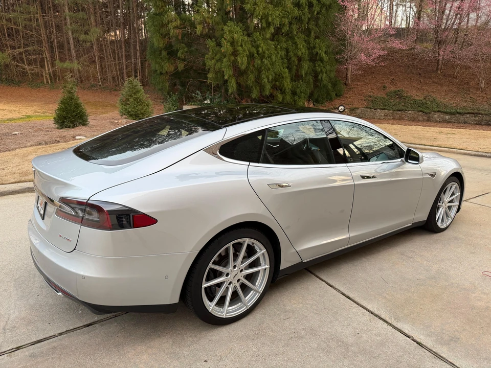 2014 Tesla Model S - Image 11 of 31