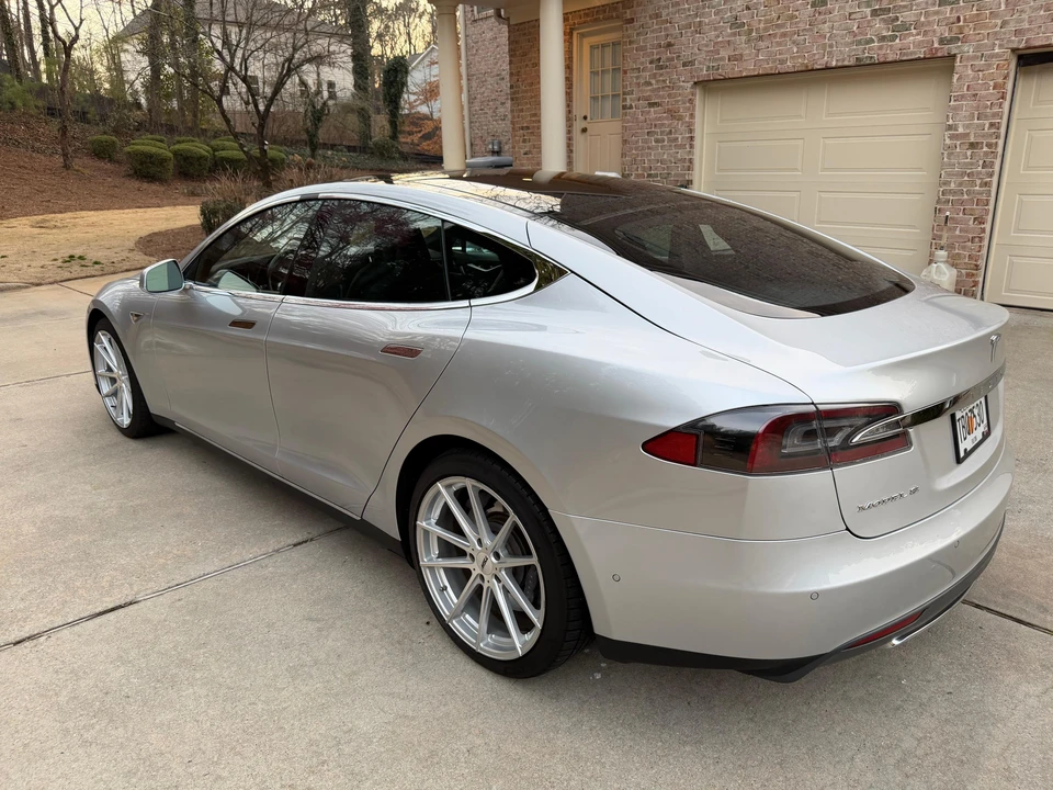 2014 Tesla Model S - Image 8 of 31