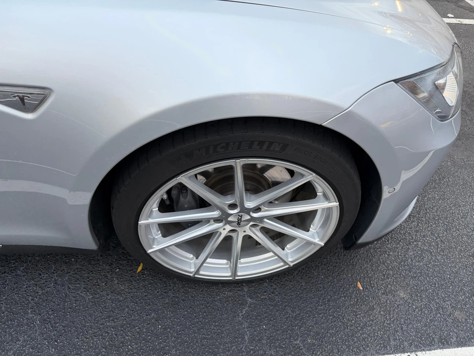 2014 Tesla Model S - Image 23 of 31