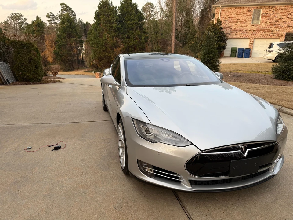2014 Tesla Model S - Image 12 of 31