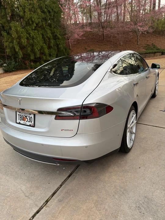 2014 Tesla Model S - Image 19 of 31