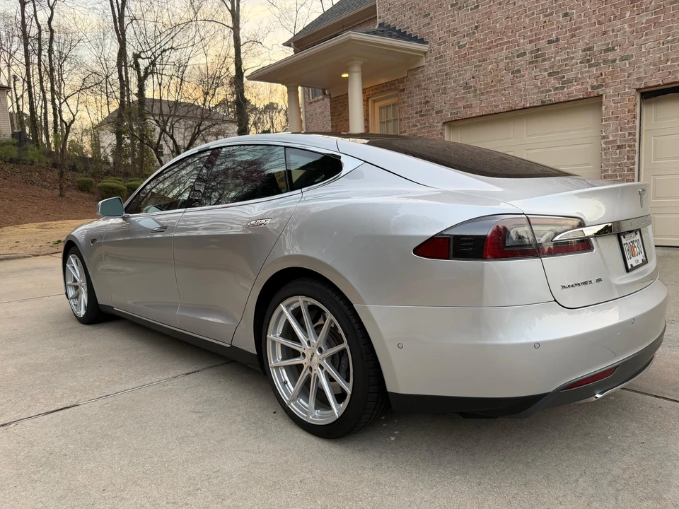 2014 Tesla Model S - Image 9 of 31