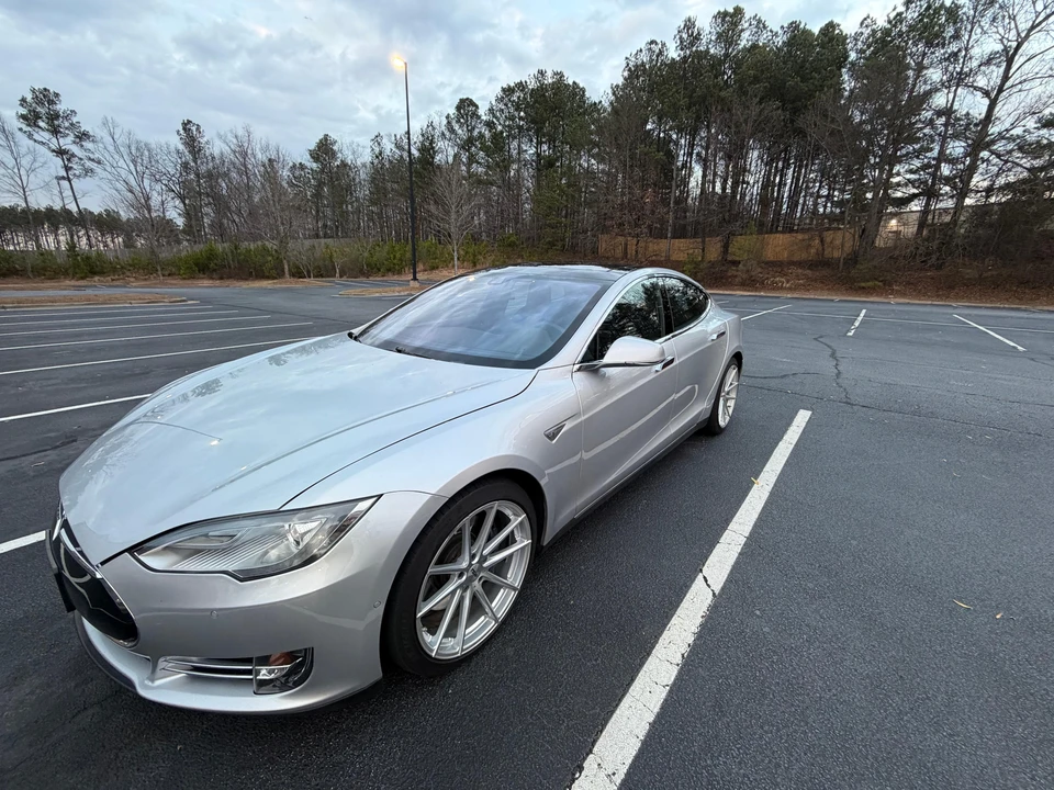 2014 Tesla Model S - Image 14 of 31