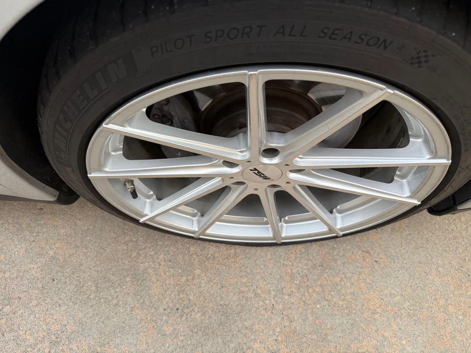 2014 Tesla Model S - Image 24 of 31