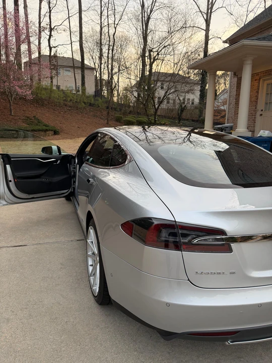 2014 Tesla Model S - Image 17 of 31