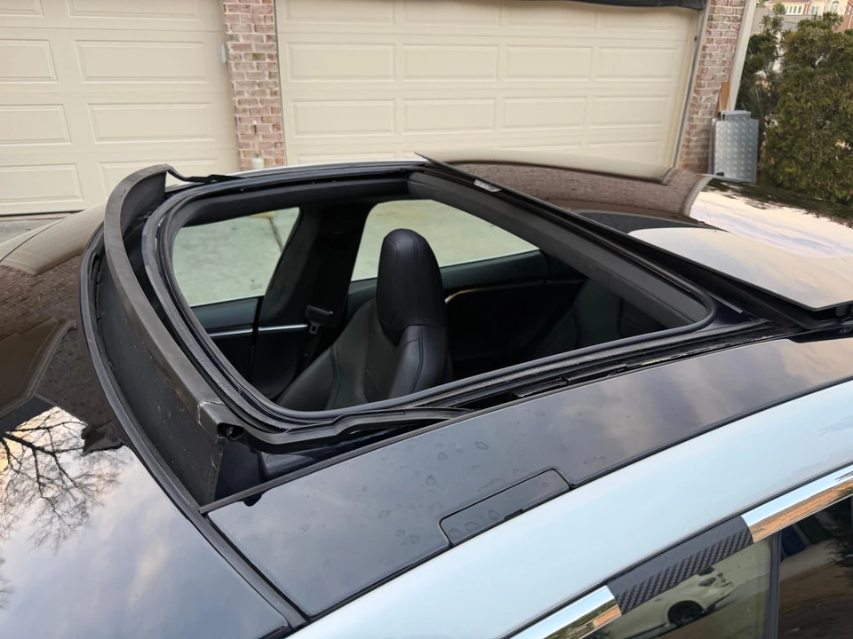 2014 Tesla Model S - Image 16 of 31