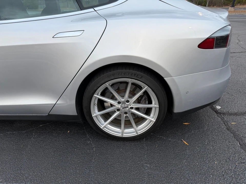 2014 Tesla Model S - Image 21 of 31