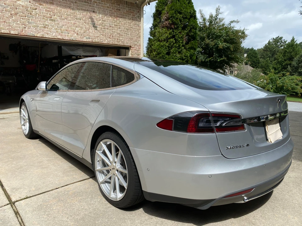 2014 Tesla Model S - Image 10 of 31