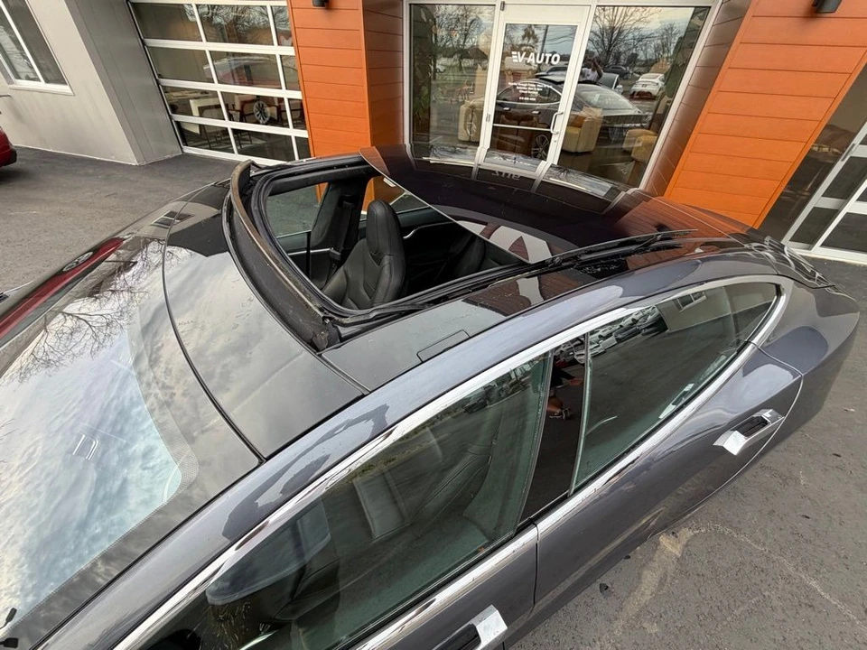 2014 Tesla Model S - Image 7 of 17
