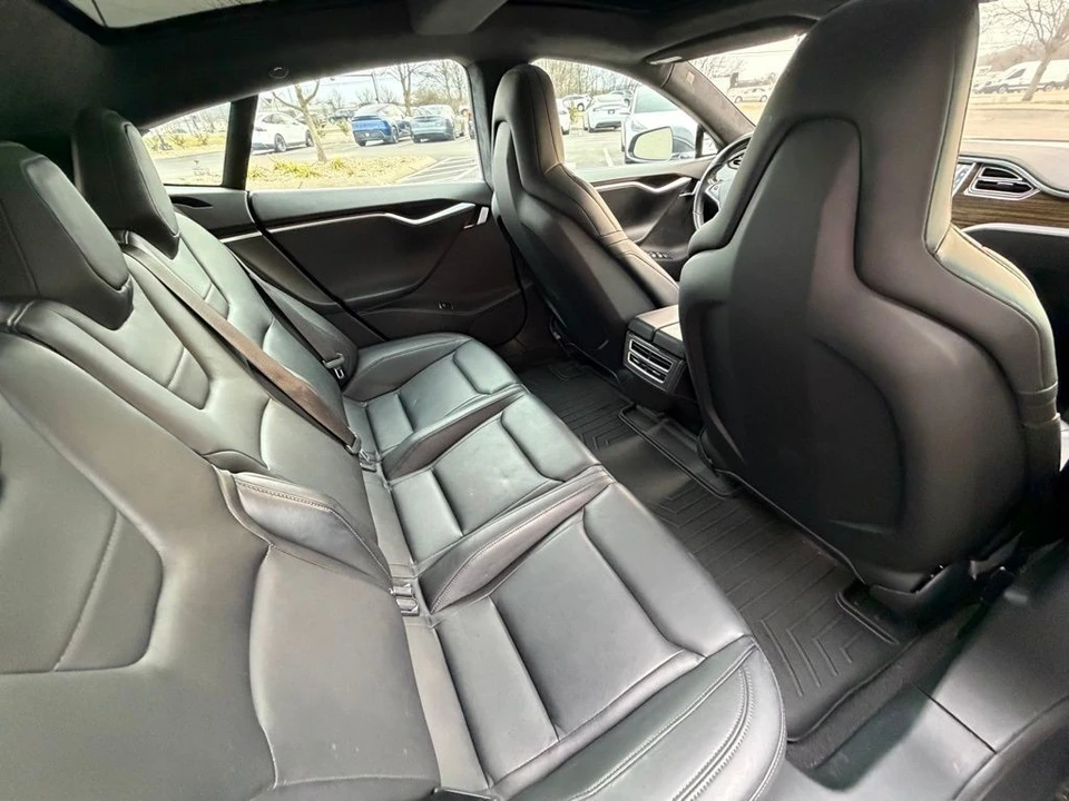 2014 Tesla Model S - Image 15 of 17