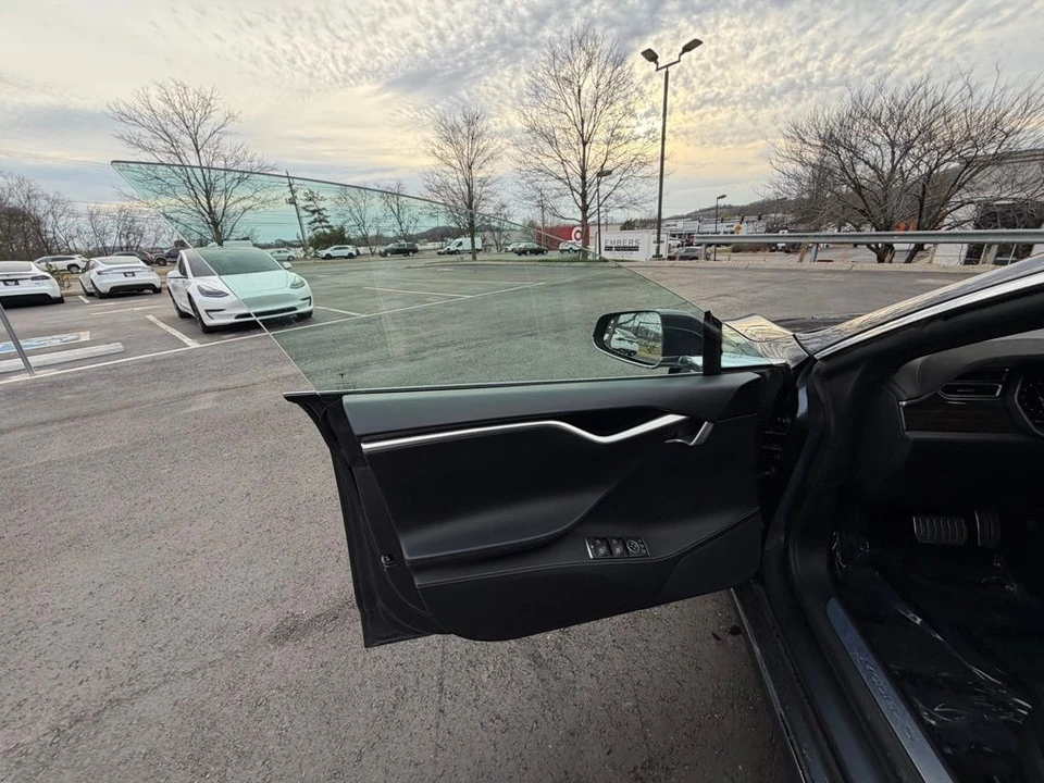 2014 Tesla Model S - Image 8 of 17