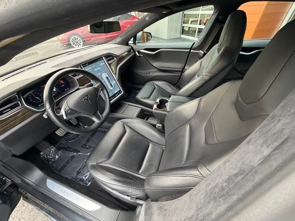 2014 Tesla Model S - Image 9 of 17