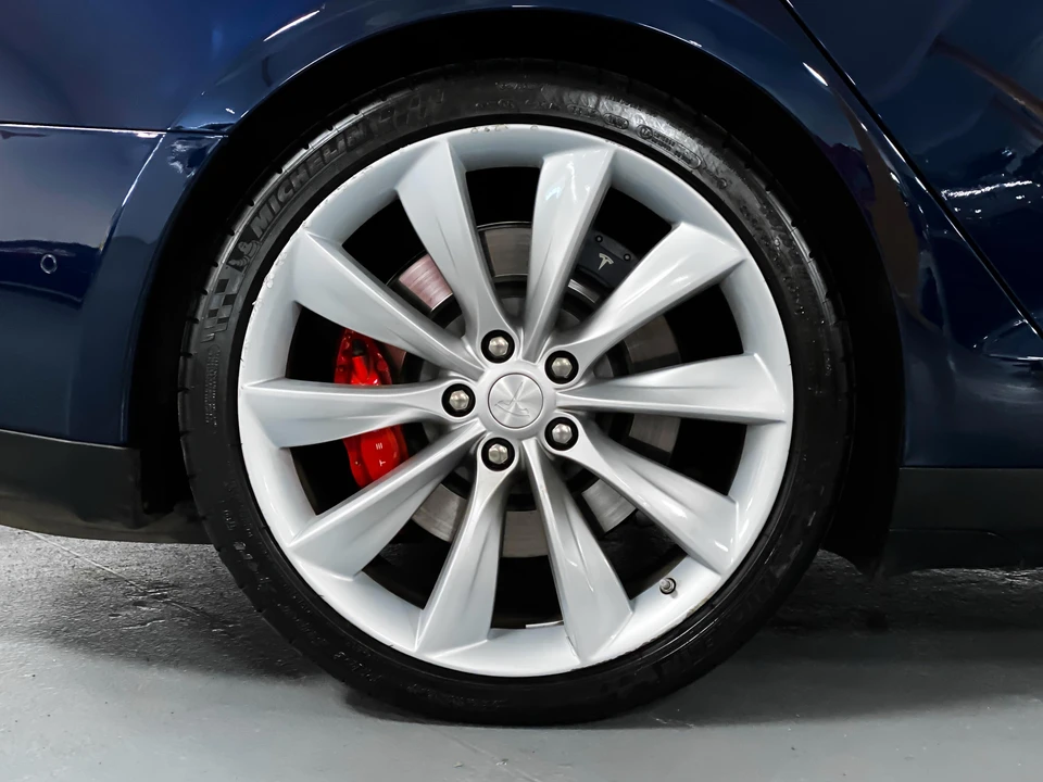 2014 Tesla Model S - Image 26 of 31