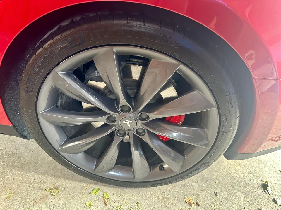 2014 Tesla Model S - Image 18 of 31
