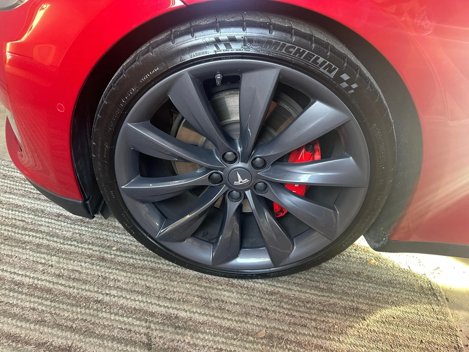 2014 Tesla Model S - Image 17 of 31