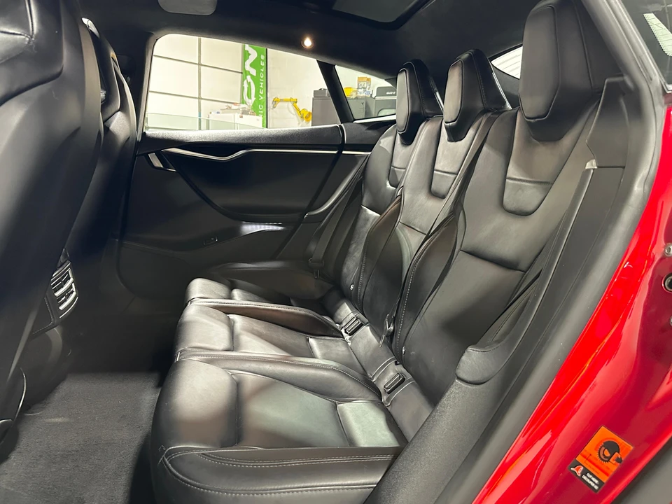 2014 Tesla Model S - Image 26 of 31