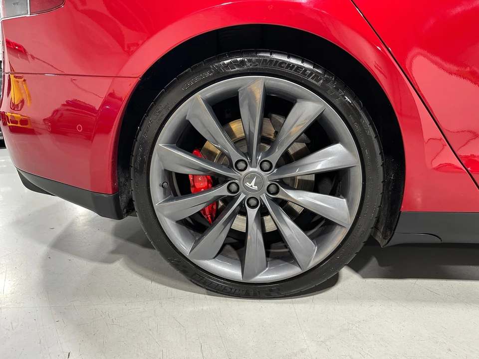 2014 Tesla Model S - Image 19 of 31