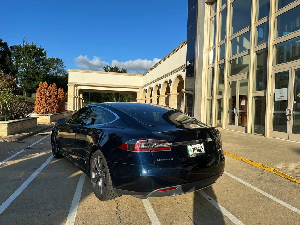 2014 Tesla Model S - Image 12 of 31