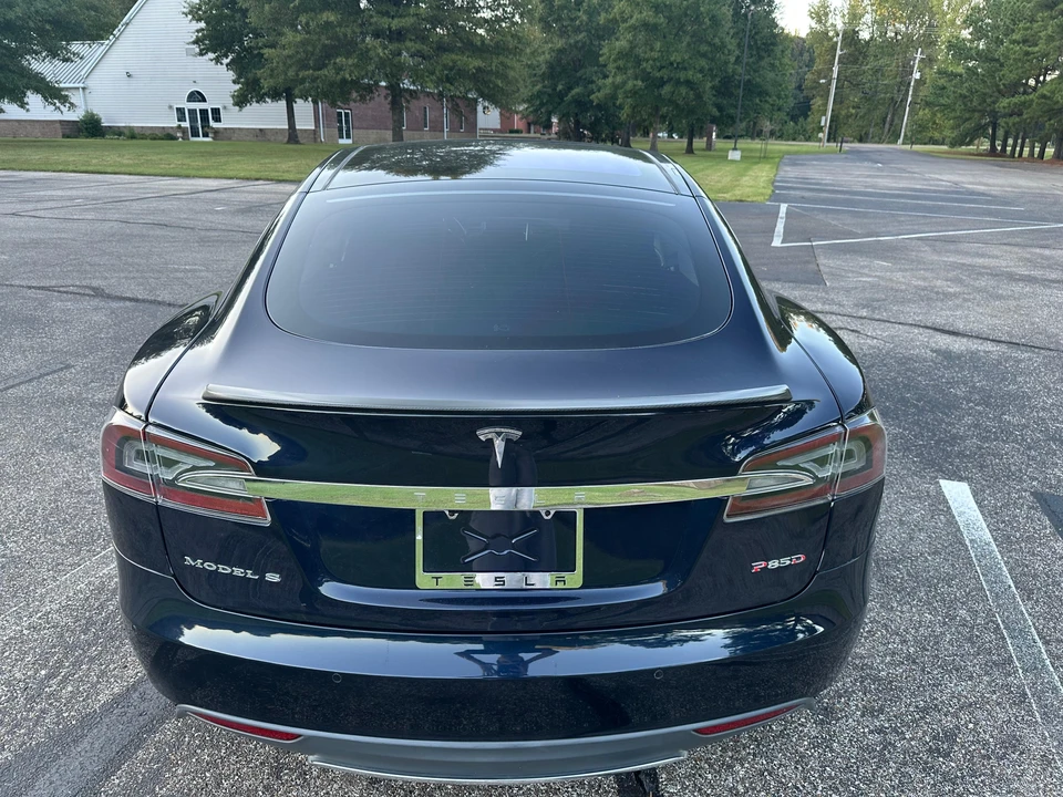 2014 Tesla Model S - Image 17 of 31