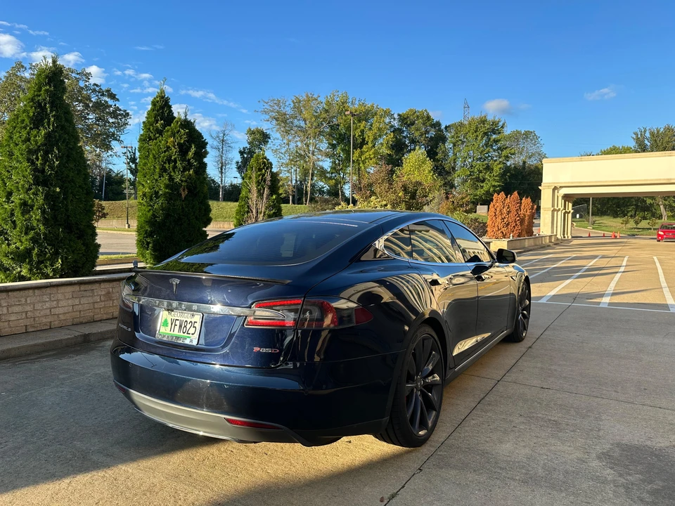 2014 Tesla Model S - Image 20 of 31