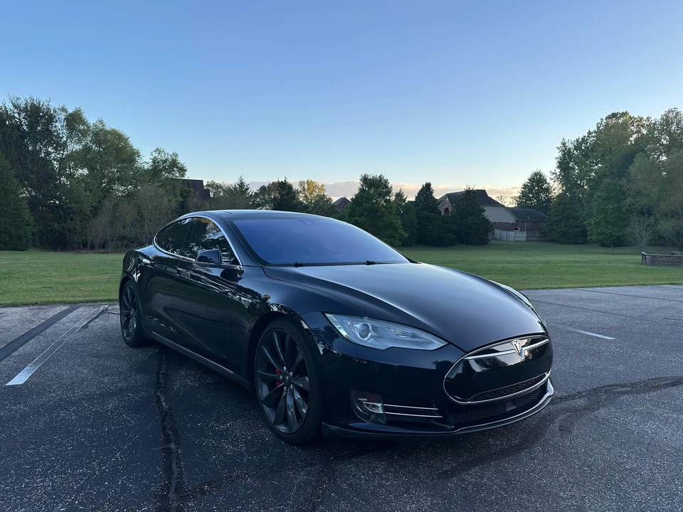 2014 Tesla Model S - Image 23 of 31