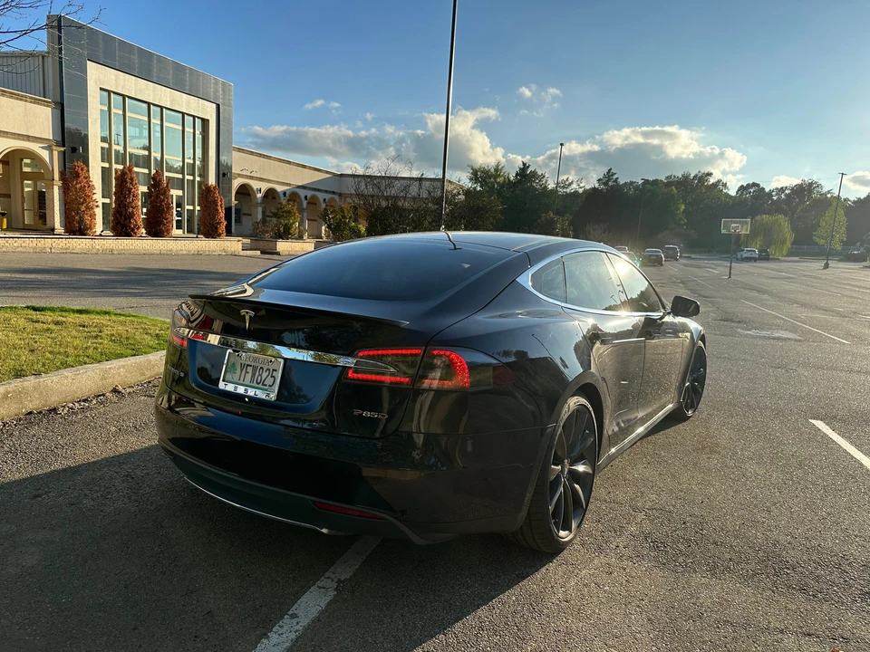2014 Tesla Model S - Image 19 of 31