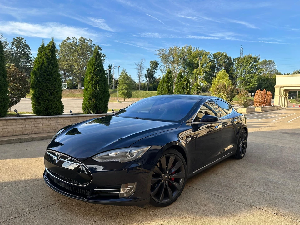 2014 Tesla Model S - Image 8 of 31