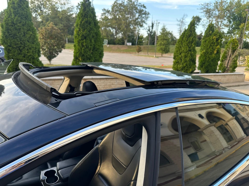 2014 Tesla Model S - Image 29 of 31