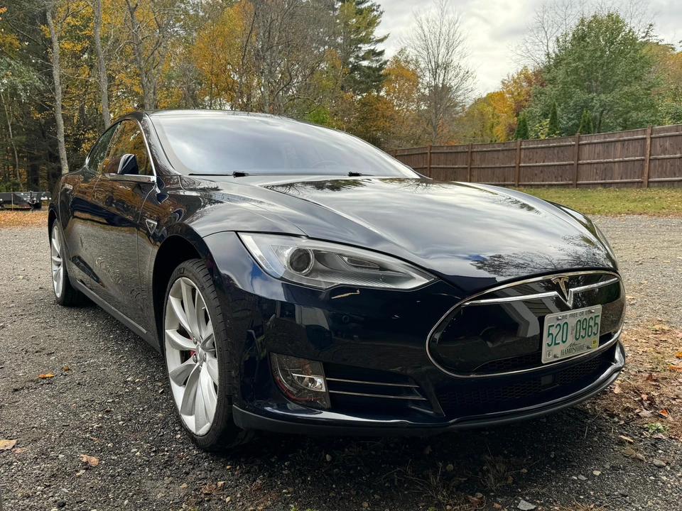 2014 Tesla Model S - Image 20 of 31
