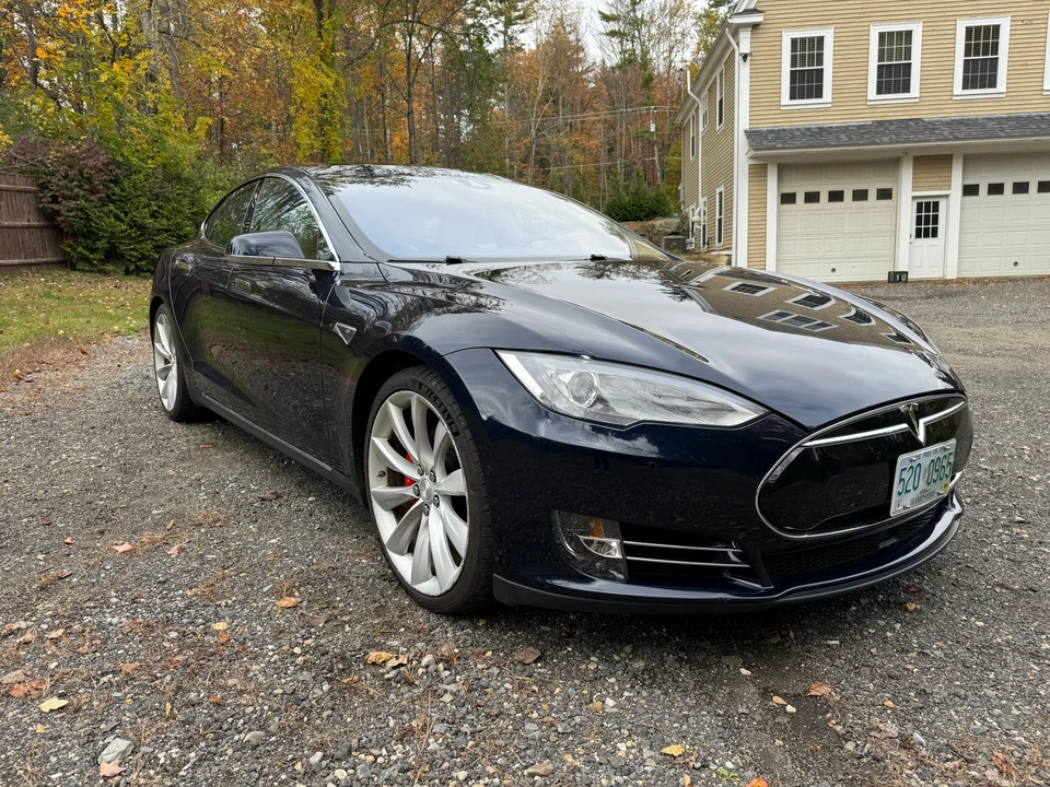 2014 Tesla Model S - Image 19 of 31