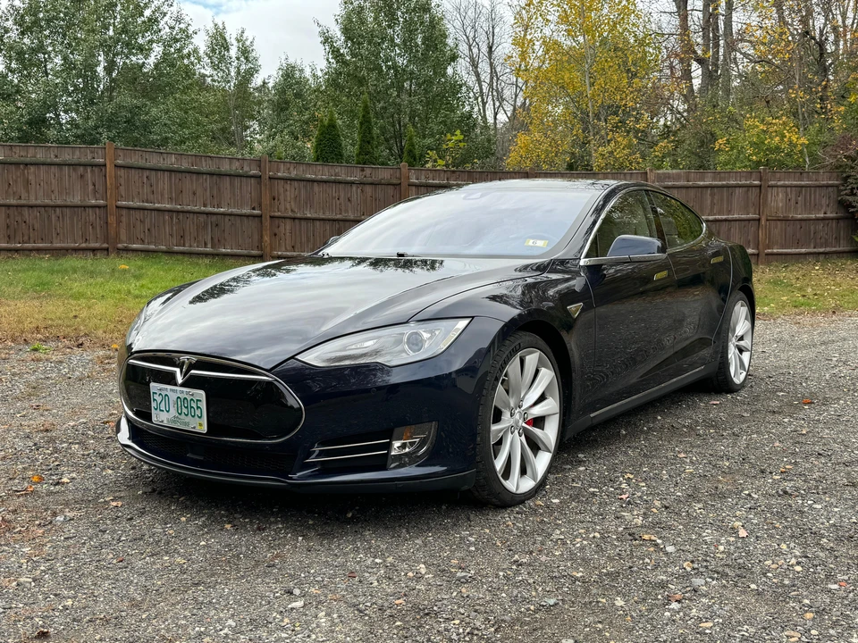 2014 Tesla Model S - Image 12 of 31