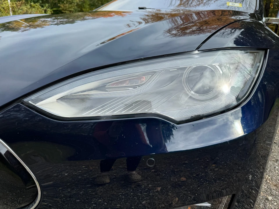 2014 Tesla Model S - Image 25 of 31