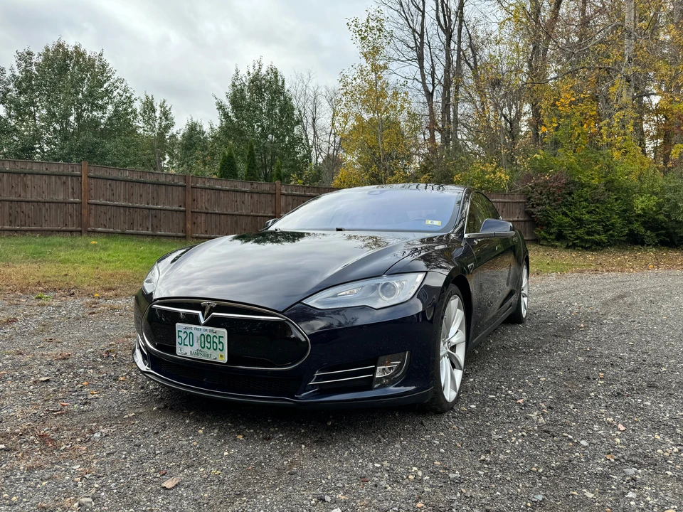 2014 Tesla Model S - Image 28 of 31