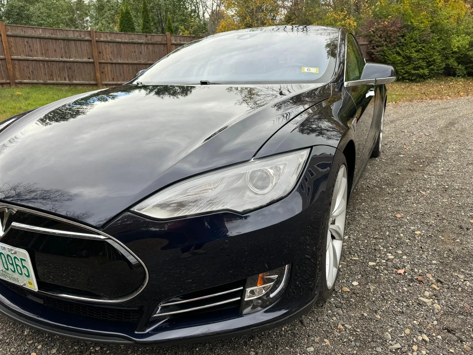 2014 Tesla Model S - Image 29 of 31