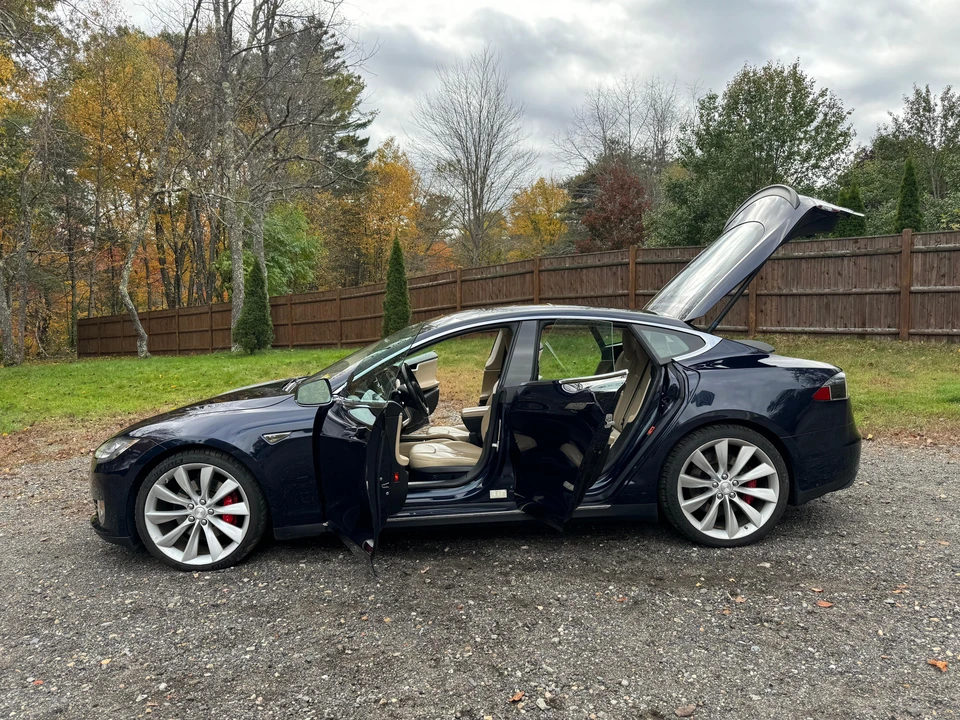 2014 Tesla Model S - Image 14 of 31