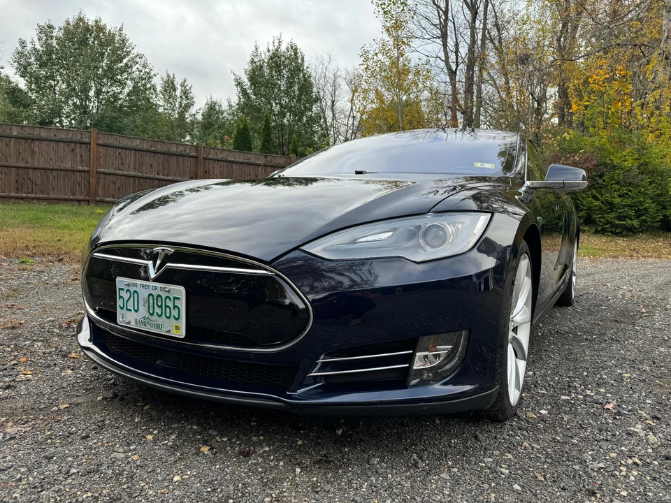 2014 Tesla Model S - Image 8 of 31