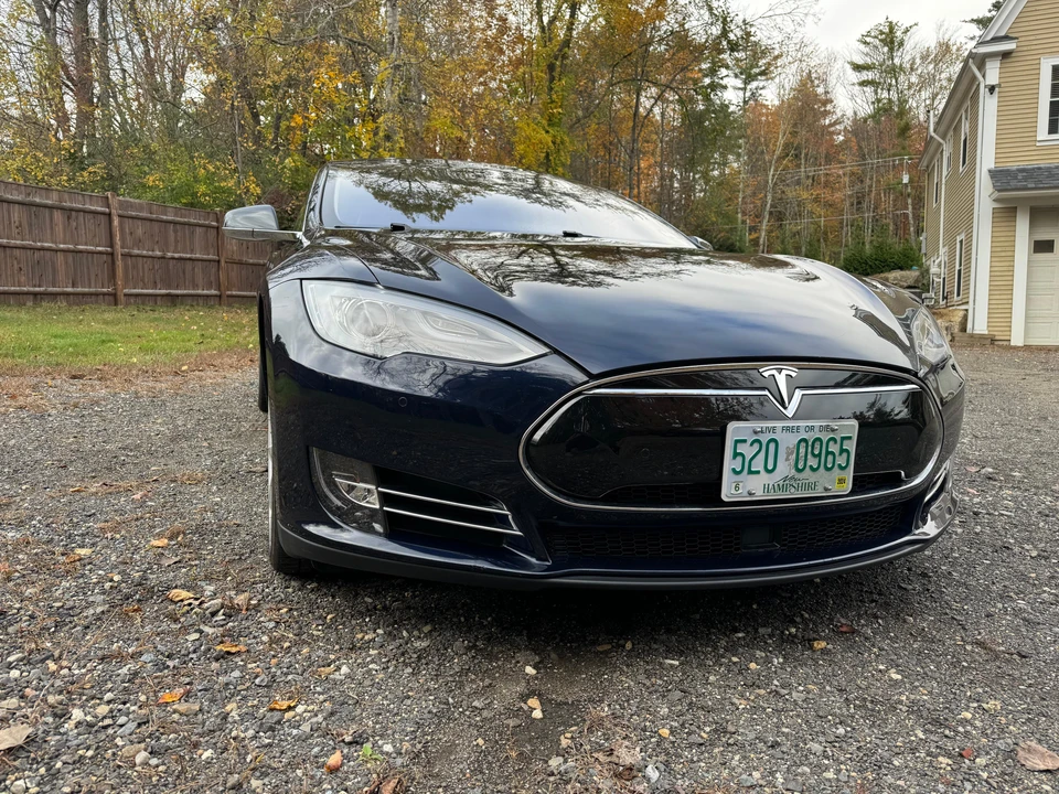 2014 Tesla Model S - Image 21 of 31