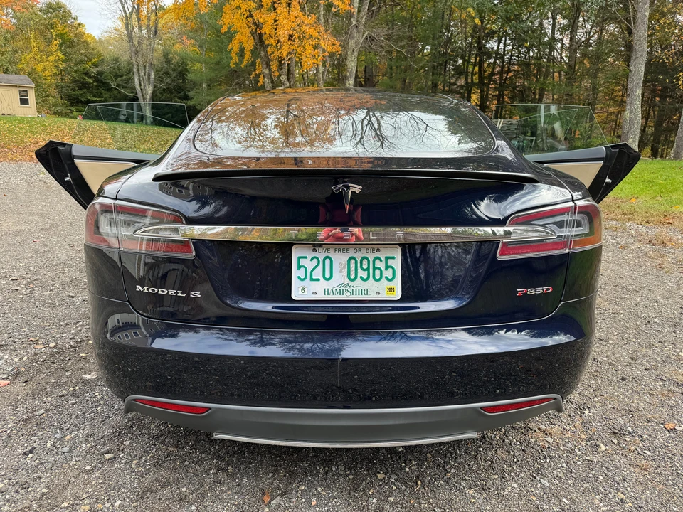 2014 Tesla Model S - Image 16 of 31
