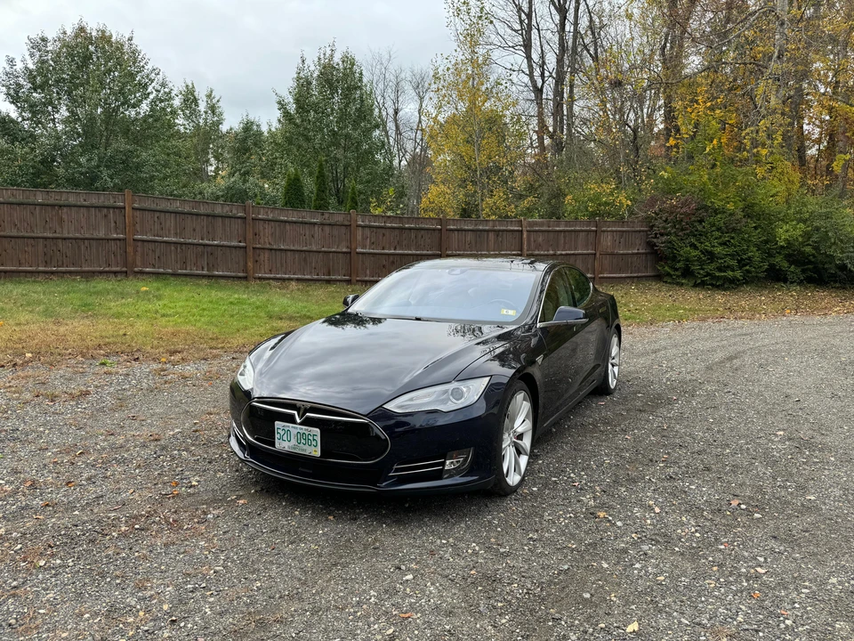 2014 Tesla Model S - Image 10 of 31