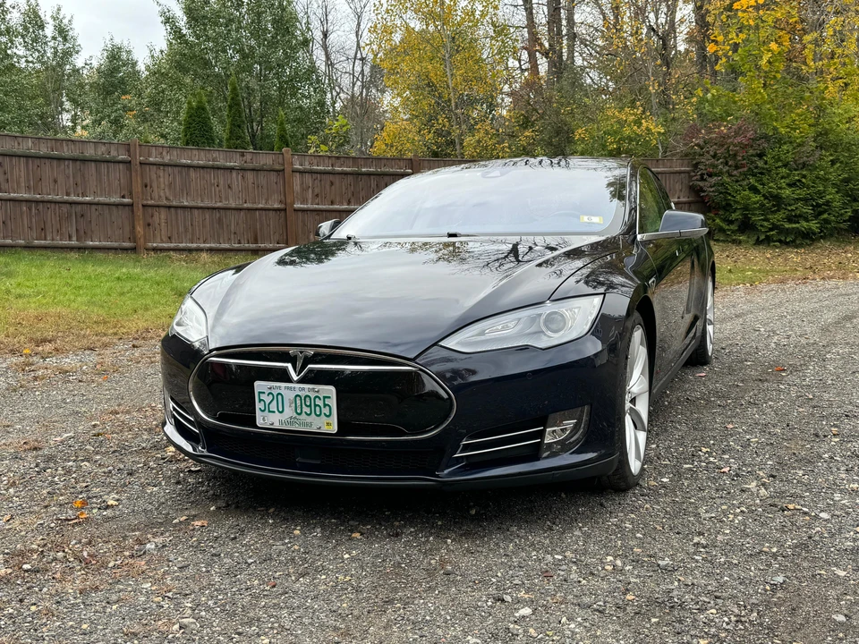 2014 Tesla Model S - Image 9 of 31