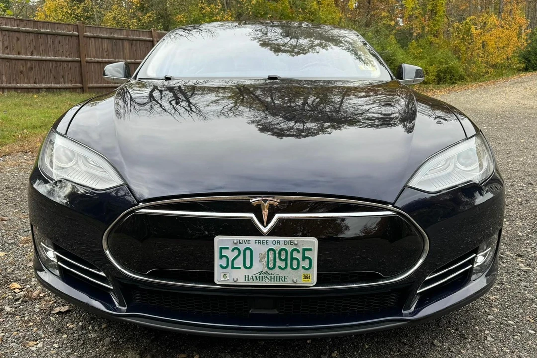 2014 Tesla Model S - Image 2 of 31