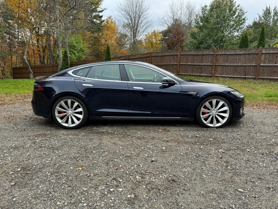 2014 Tesla Model S - Image 18 of 31