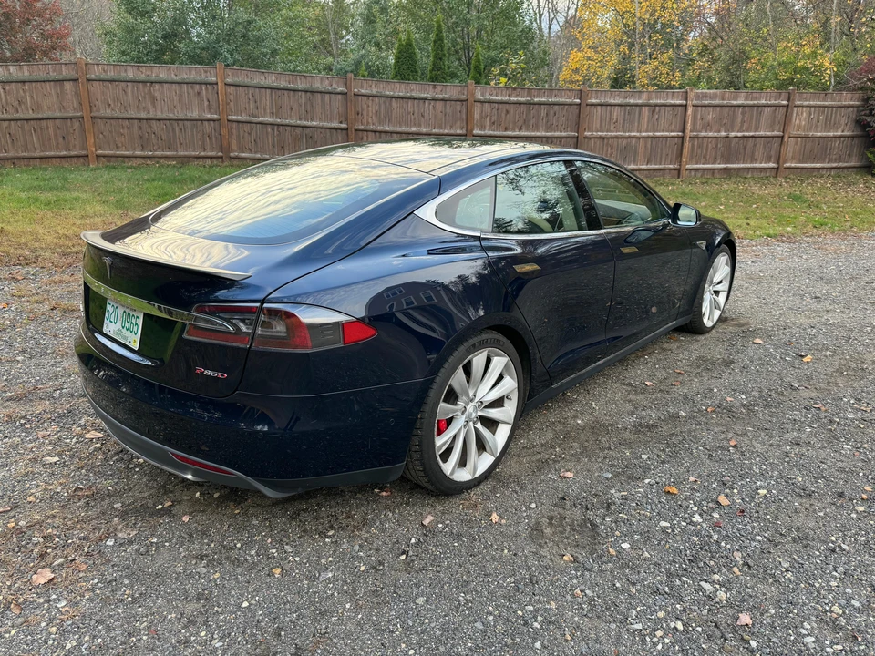 2014 Tesla Model S - Image 17 of 31