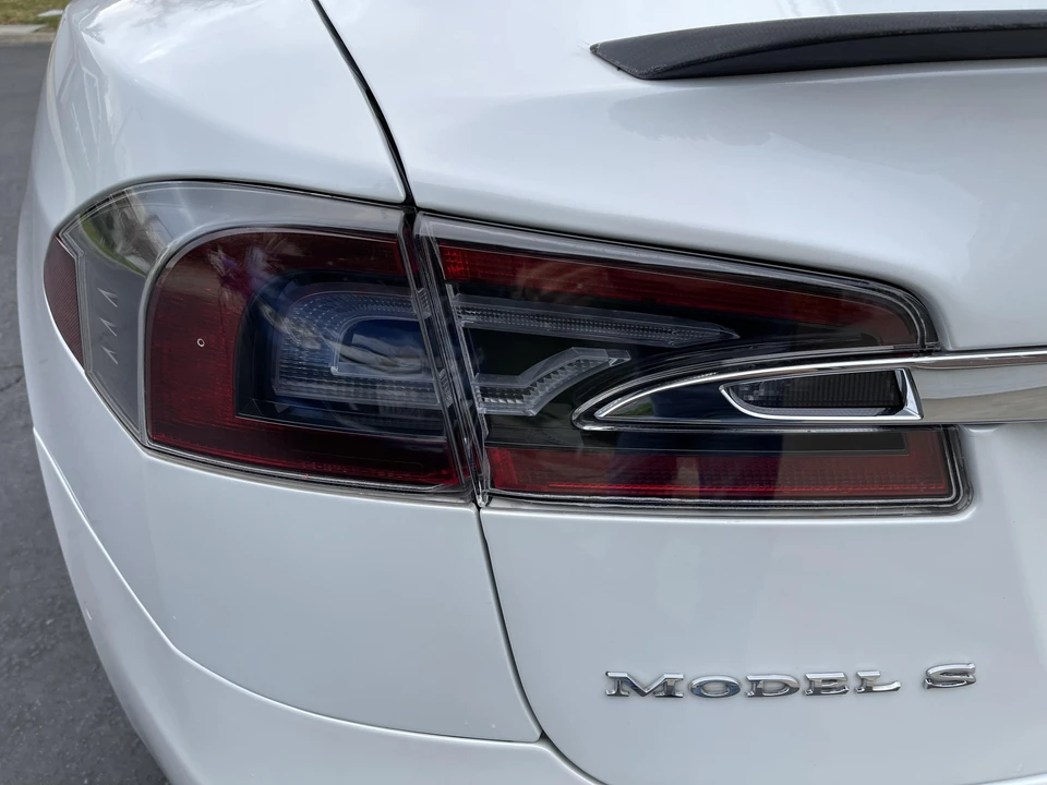2014 Tesla Model S - Image 24 of 31